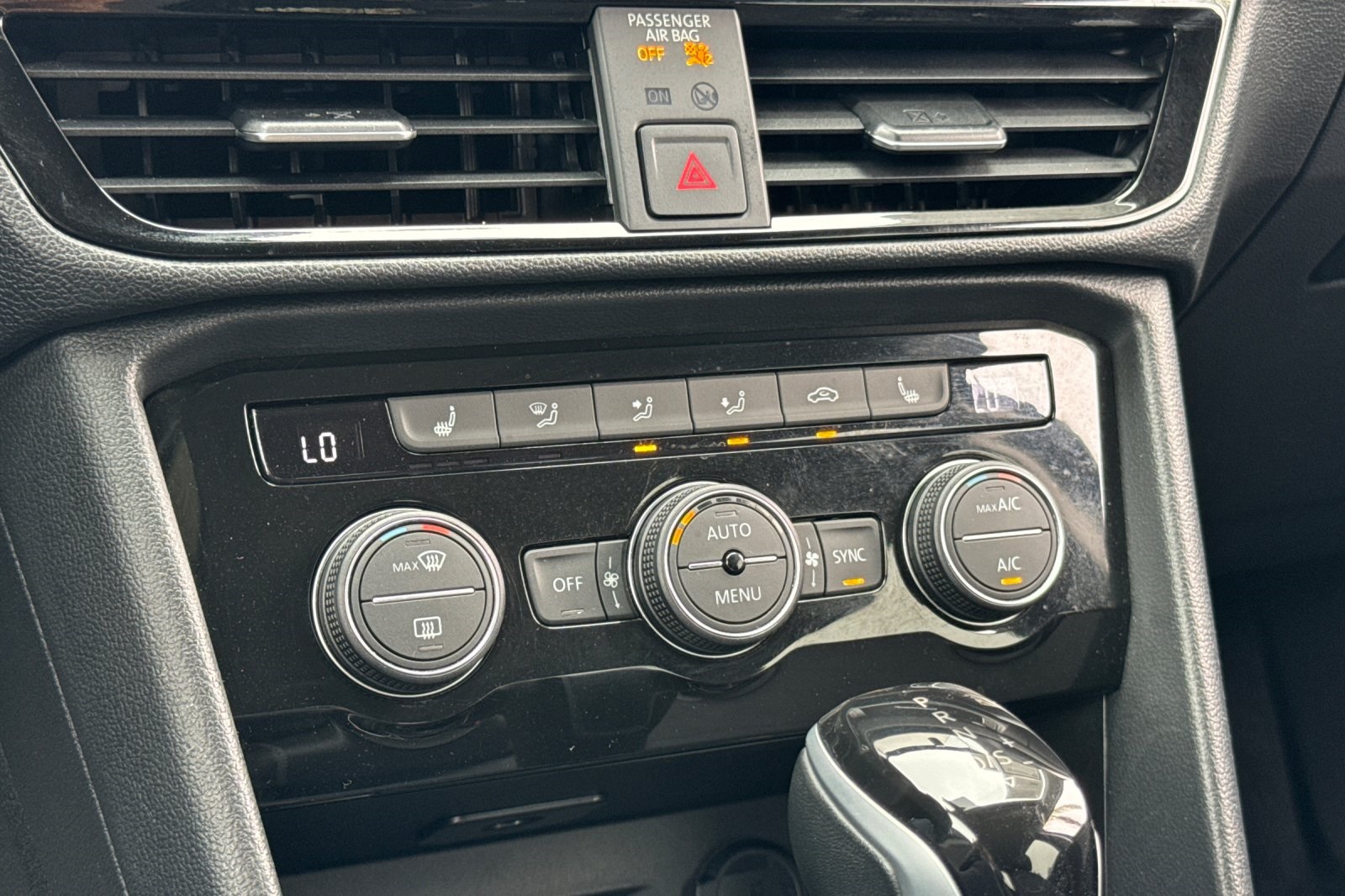 2024 Volkswagen Taos SE photo 20