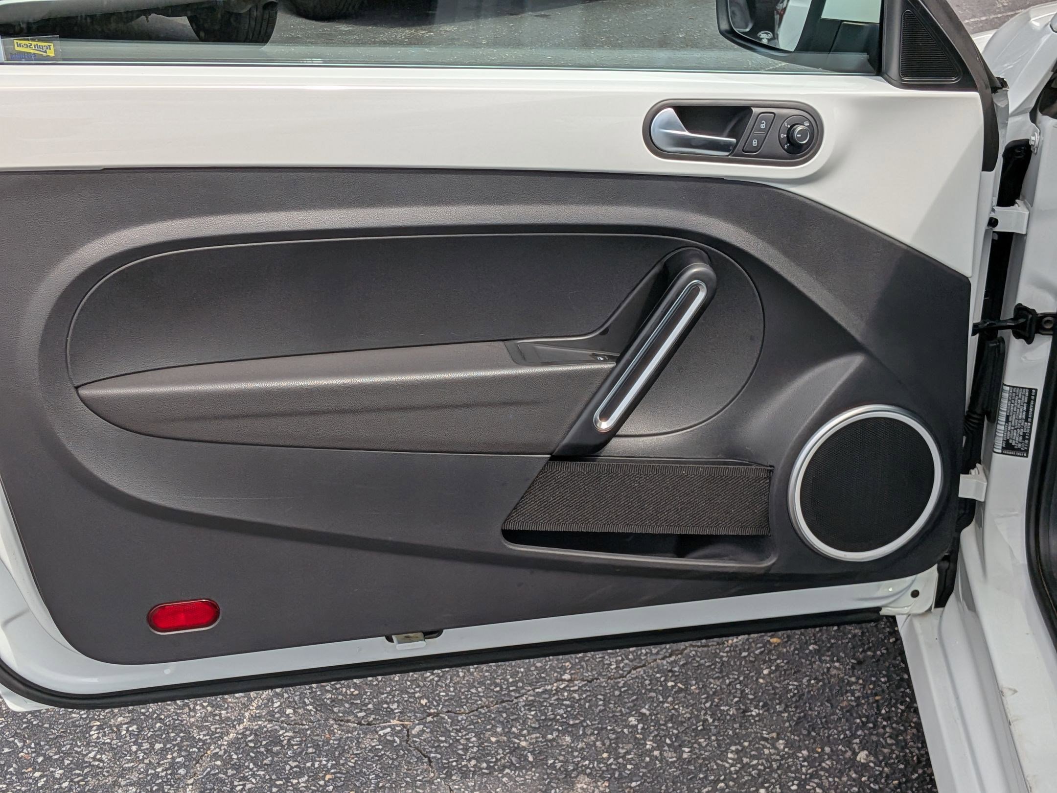 2019 Volkswagen Beetle SE photo 11