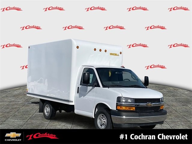 2024 Chevrolet Express Cutaway Base's photo
