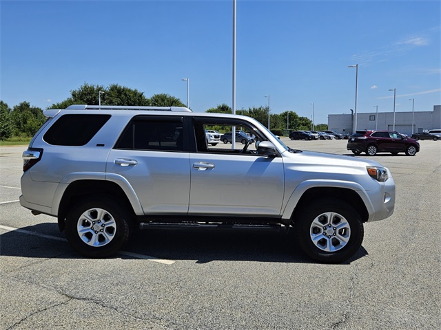 2016 Toyota 4Runner SR5 photo 13