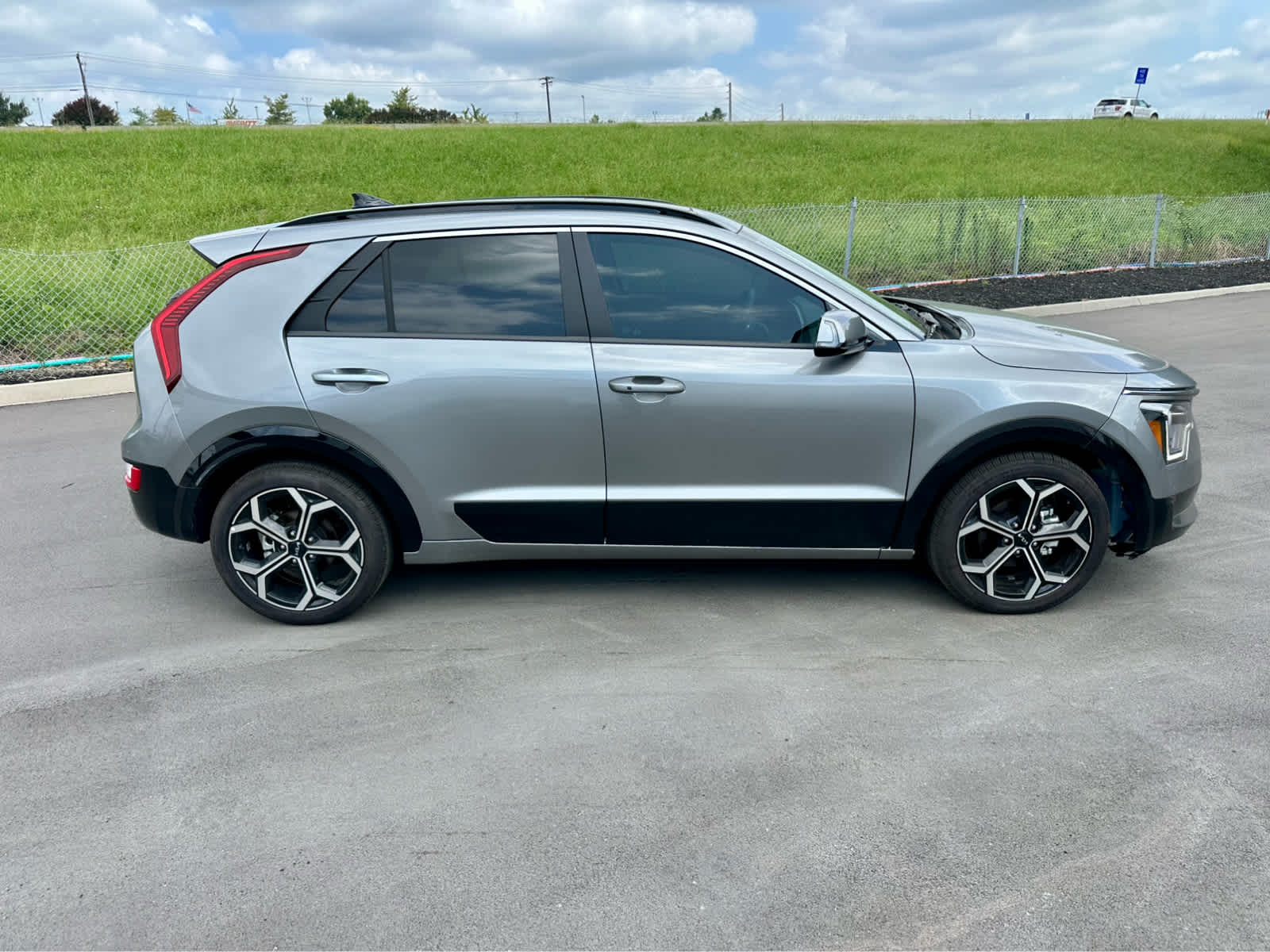 2024 Kia Niro EX Touring photo 4