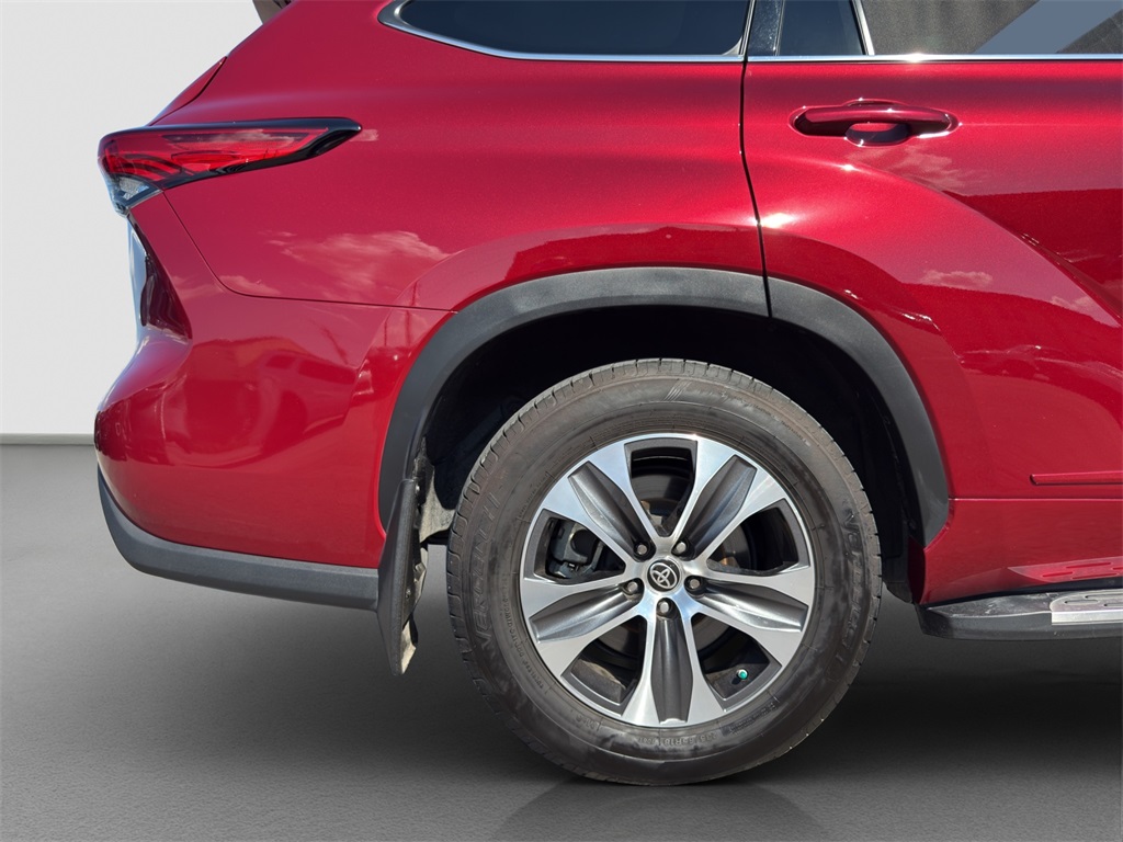 2022 Toyota Highlander XLE photo 24