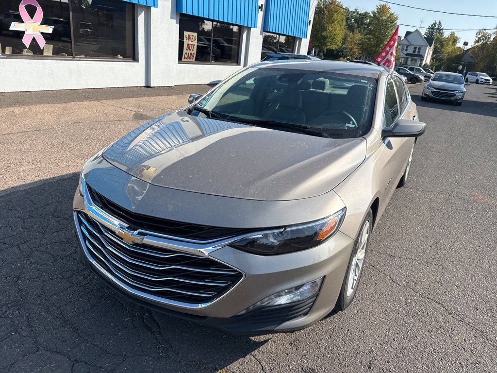 2024 Chevrolet Malibu 1LT photo 2