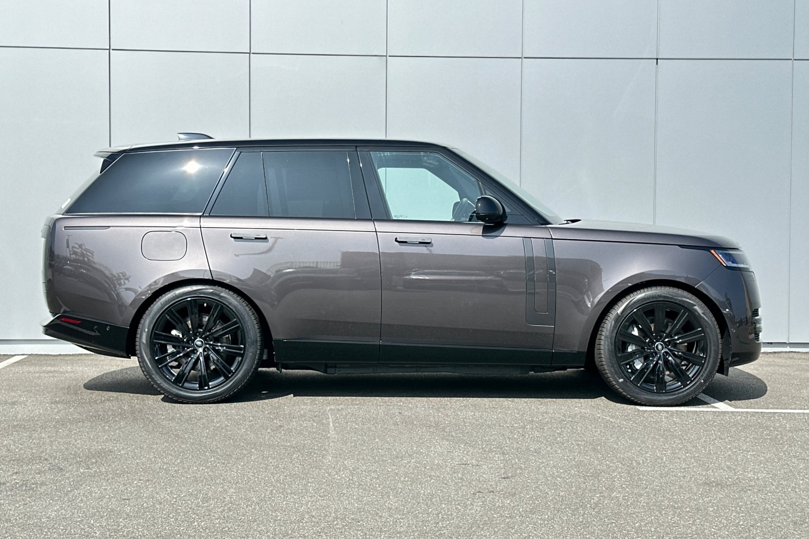 2025 Land Rover Range Rover SE photo 5