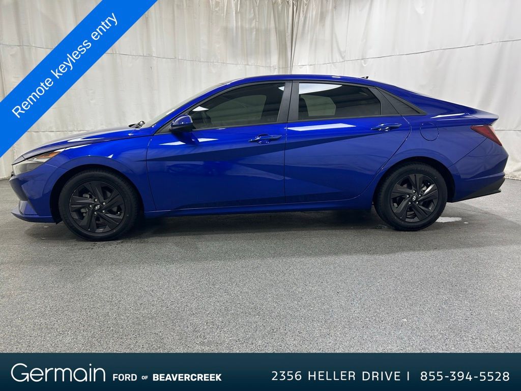 2022 Hyundai Elantra SEL photo 4