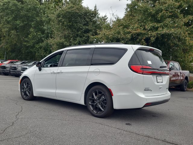 2026 Chrysler Pacifica Limited photo 2
