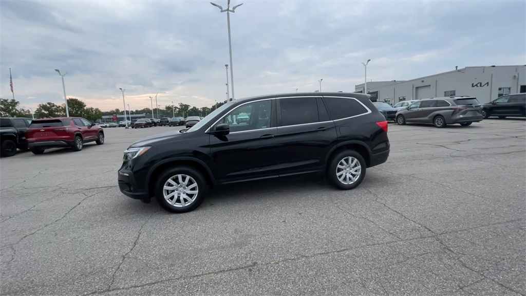 2020 Honda Pilot LX photo 3