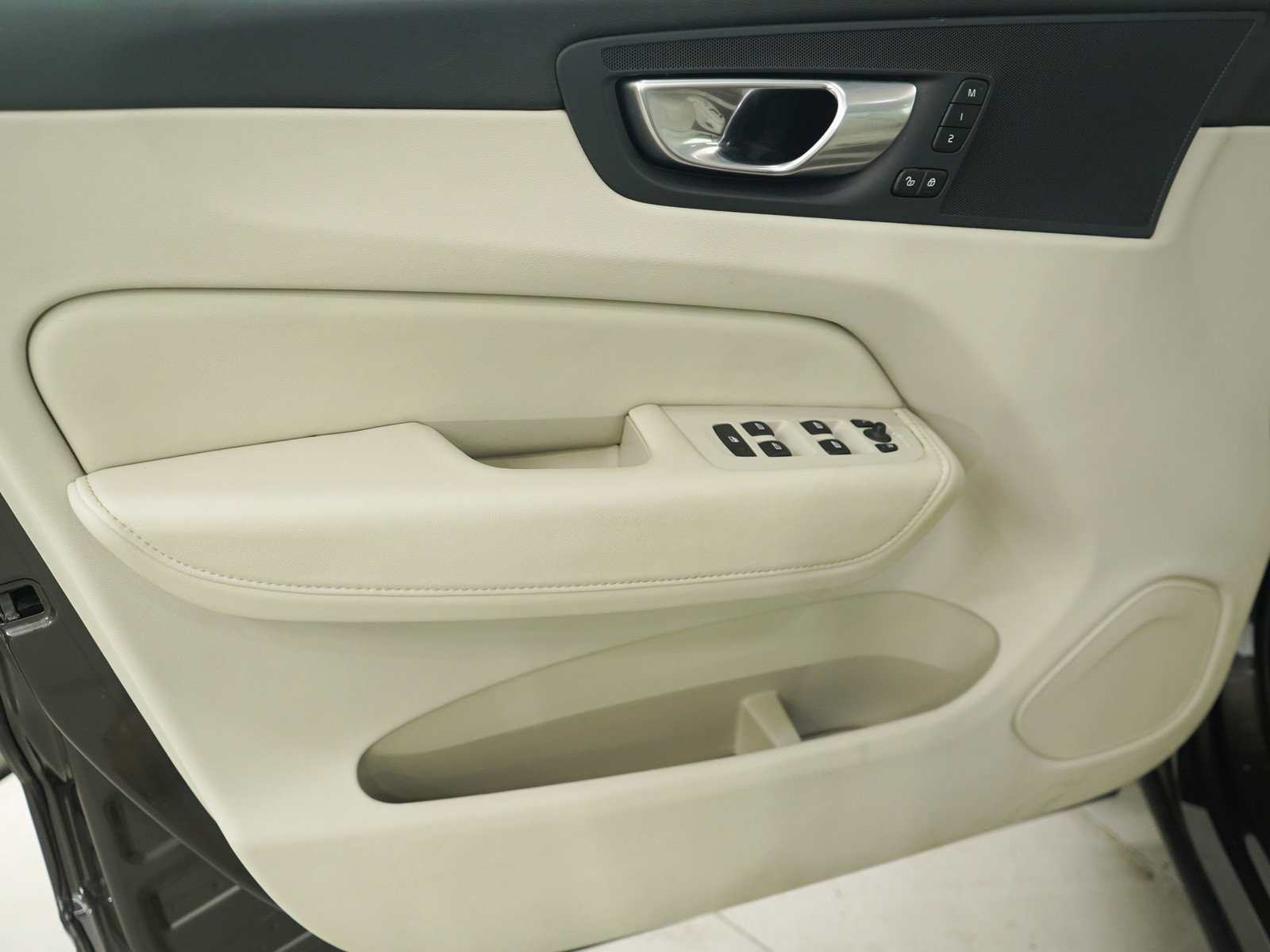 2023 Volvo XC60 B5 Core photo 25