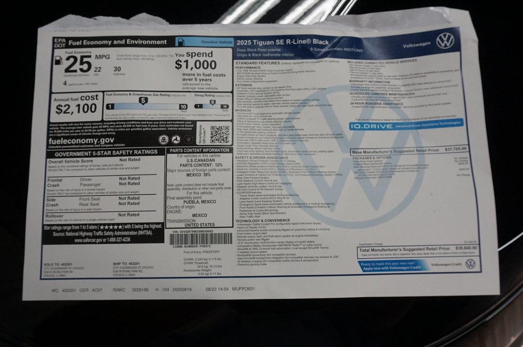 2025 Volkswagen Tiguan SE R-Line Black photo 29
