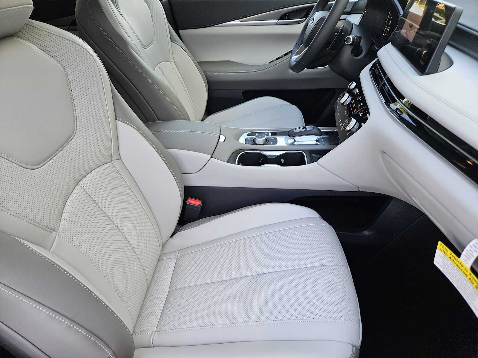 2026 Infiniti QX60 Luxe photo 7