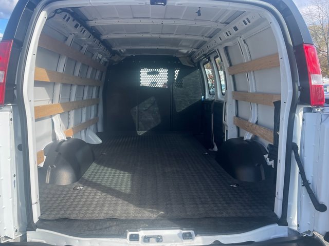 2024 Gmc Savana Cargo 2500 photo 3