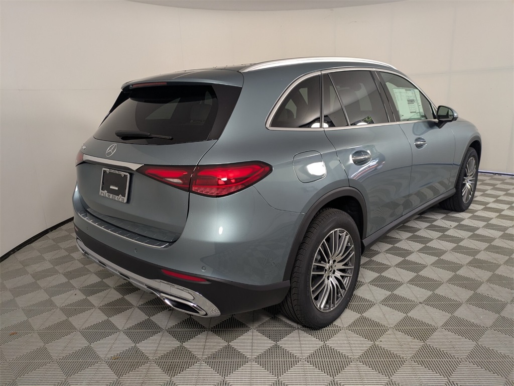 2026 Mercedes Benz GLC 300 photo 4
