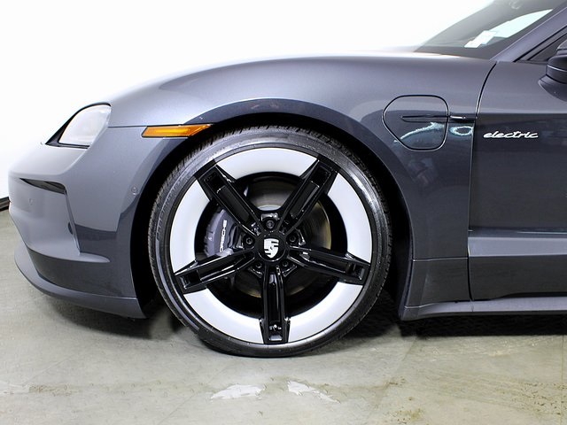 2025 Porsche Taycan S photo 11