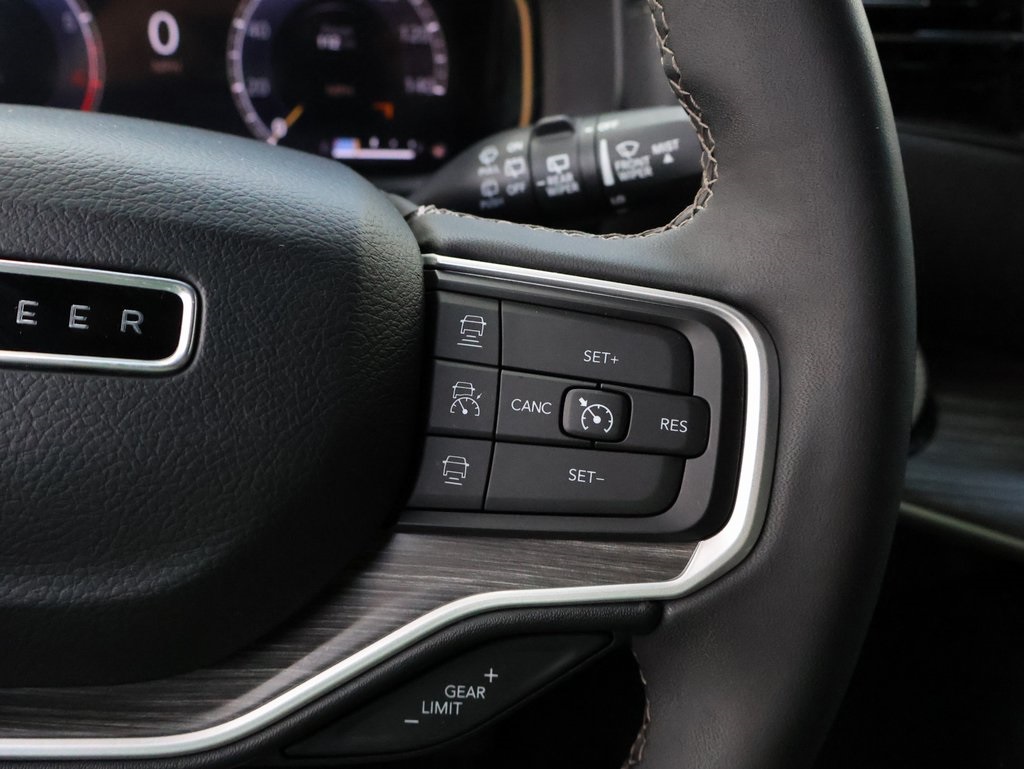 2023 Jeep Wagoneer Series III photo 30