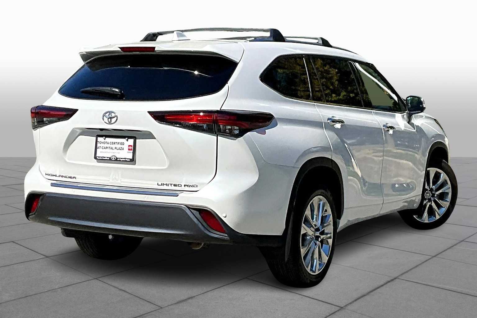 2024 Toyota Highlander Limited photo 12