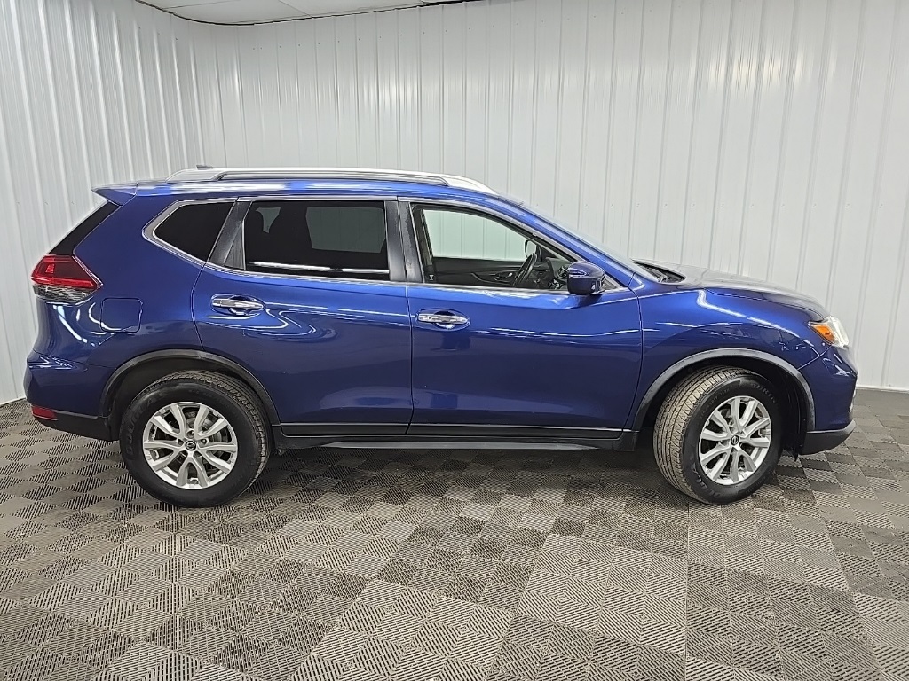 2019 Nissan Rogue SV photo 2