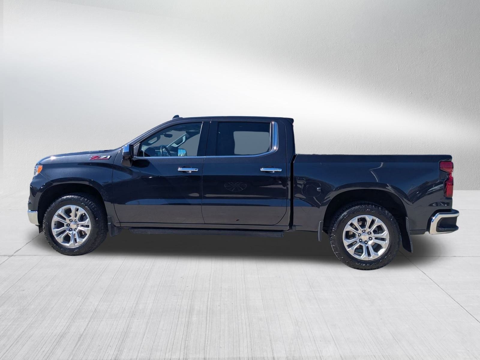 2023 Chevrolet Silverado 1500 LTZ photo 2