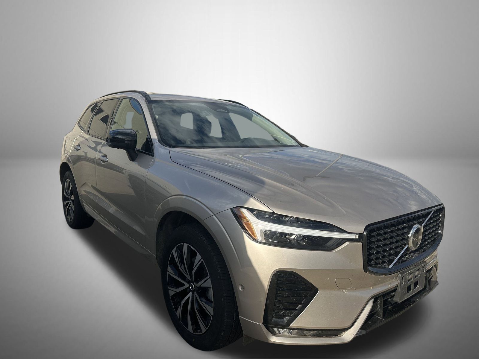 2025 Volvo XC60 B5 Plus photo 3