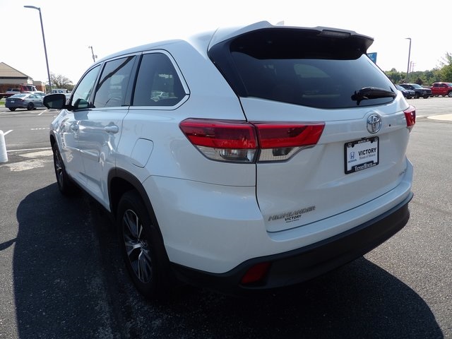 2019 Toyota Highlander LE photo 5
