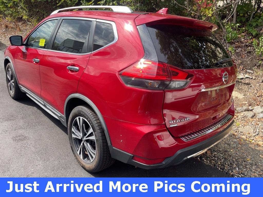 2017 Nissan Rogue SL photo 3