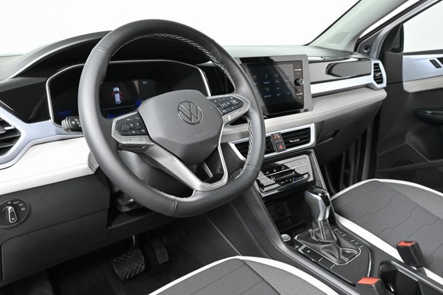 2025 Volkswagen Taos SE photo 6