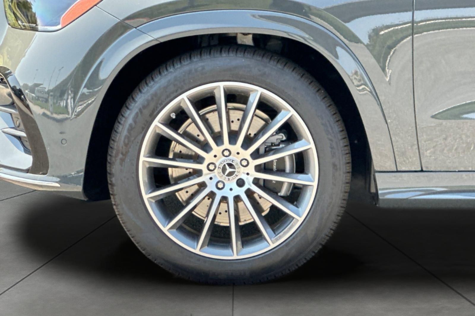 2025 Mercedes Benz GLE 580 4MATIC photo 4