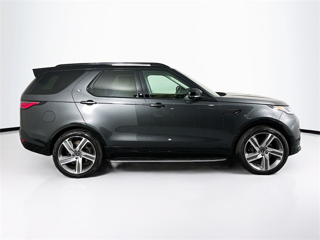 2025 Land Rover Discovery Metropolitan Edition photo 4