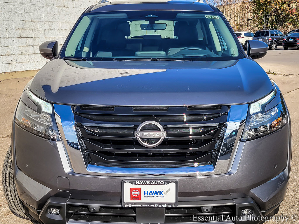 2025 Nissan Pathfinder Platinum photo 4