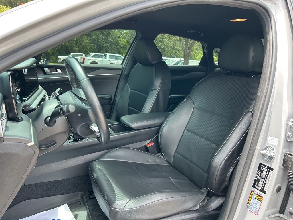 2022 Kia K5 GT-Line photo 14