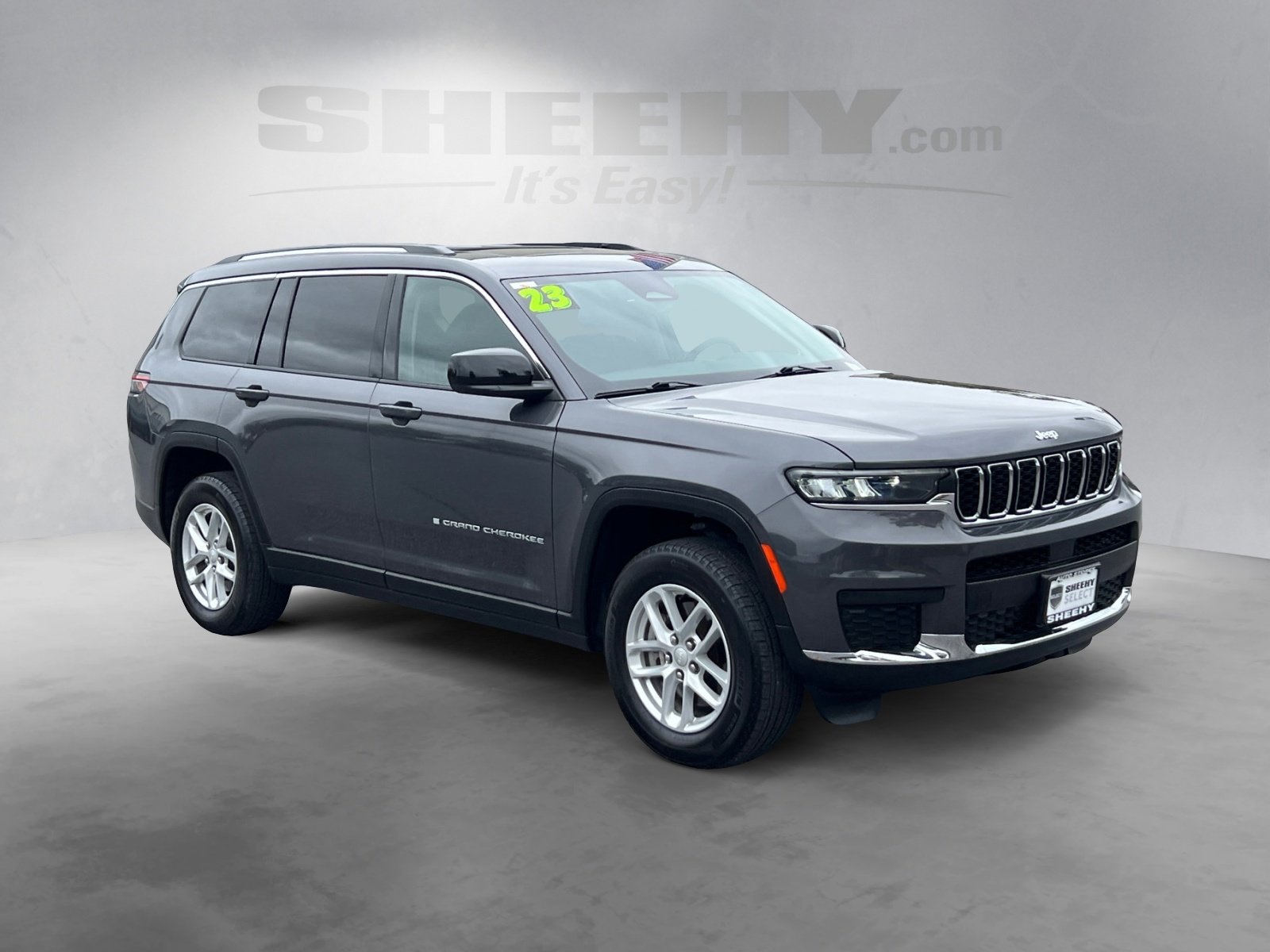 2023 Jeep Grand Cherokee Laredo photo 2
