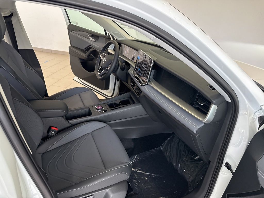 2025 Volkswagen Tiguan SE photo 13