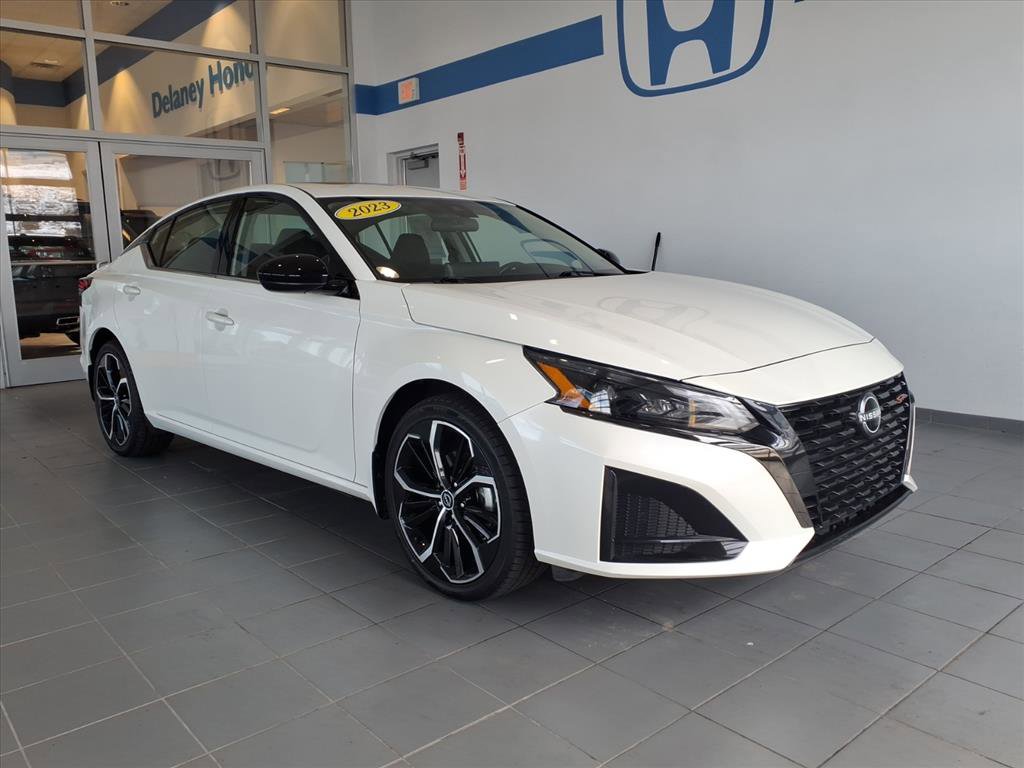 2023 Nissan Altima SR's photo