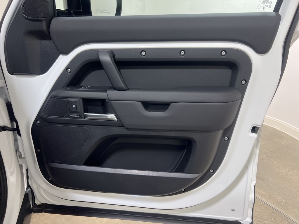 2025 Land Rover Defender 130 S photo 22