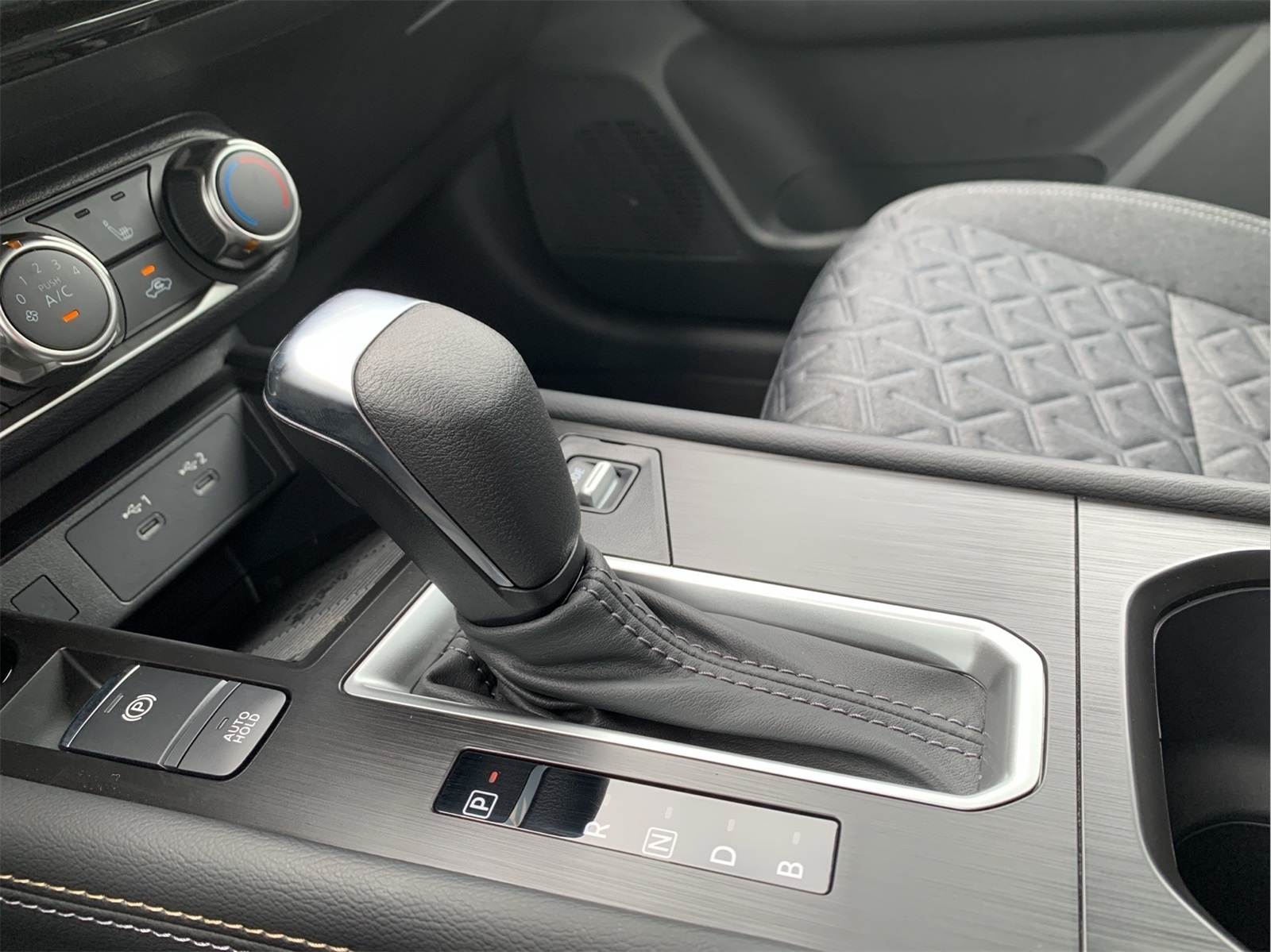 2025 Nissan Kicks SV photo 17