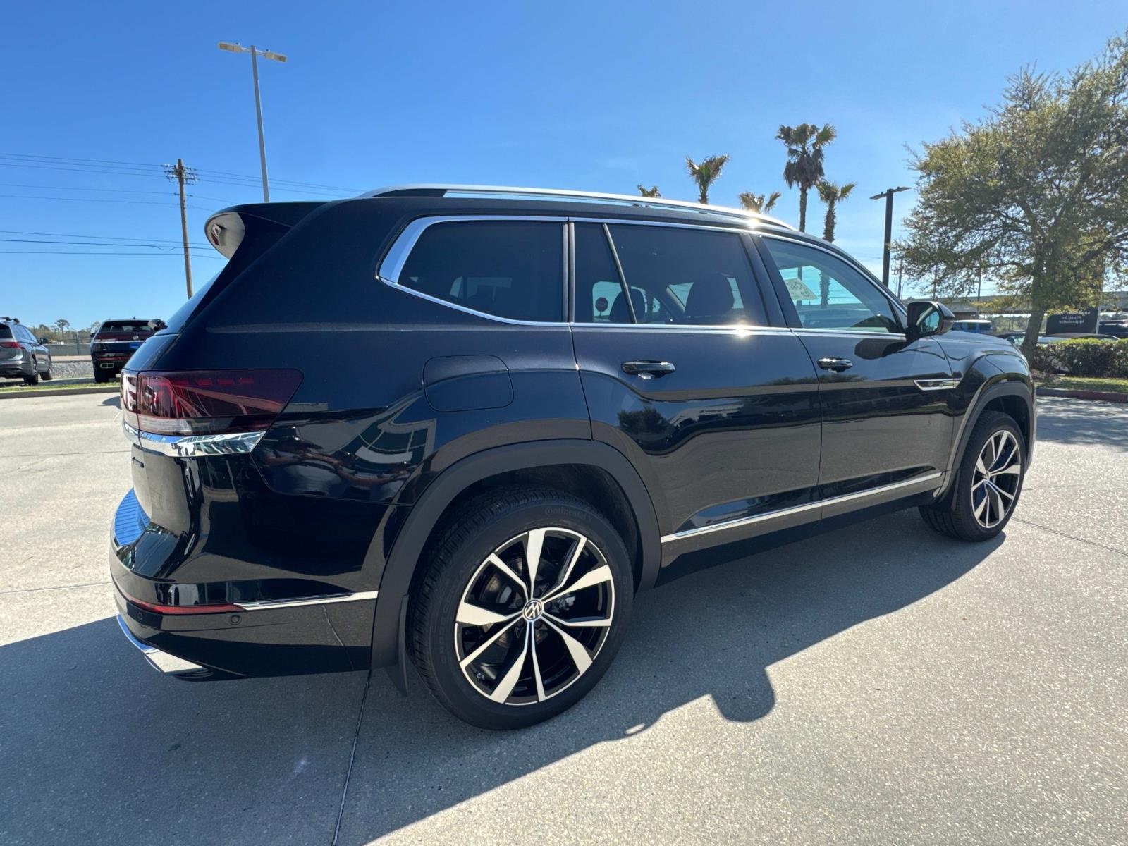 2025 Volkswagen Atlas SEL Premium R-Line photo 4