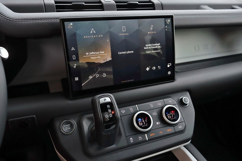 2025 Land Rover Defender 110 X-Dynamic SE photo 18