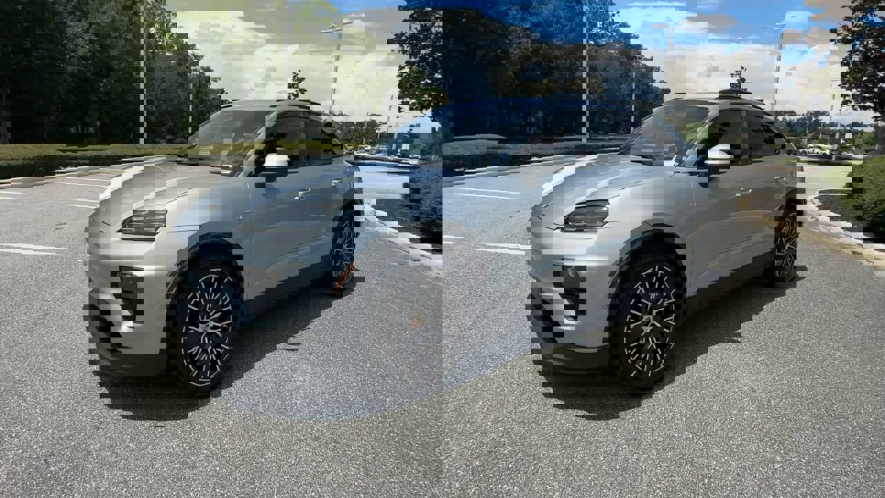 2025 Porsche Macan Electric photo 4