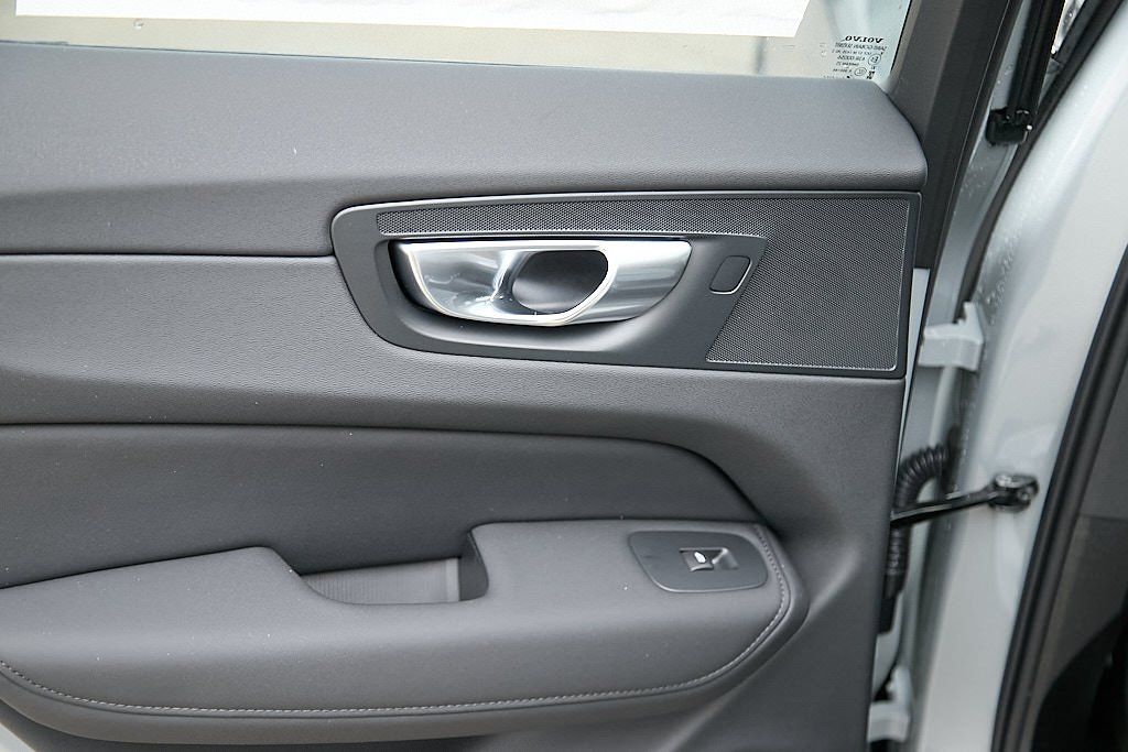 2026 VOLVO XC60 - Image 19