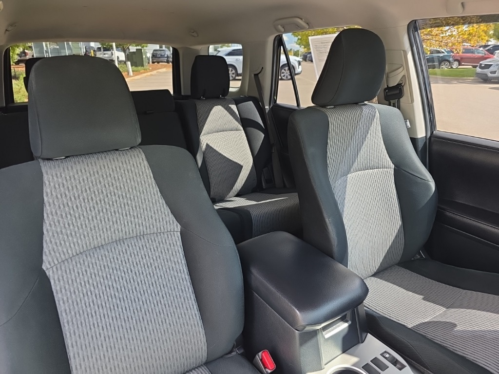 2016 Toyota 4Runner SR5 photo 19