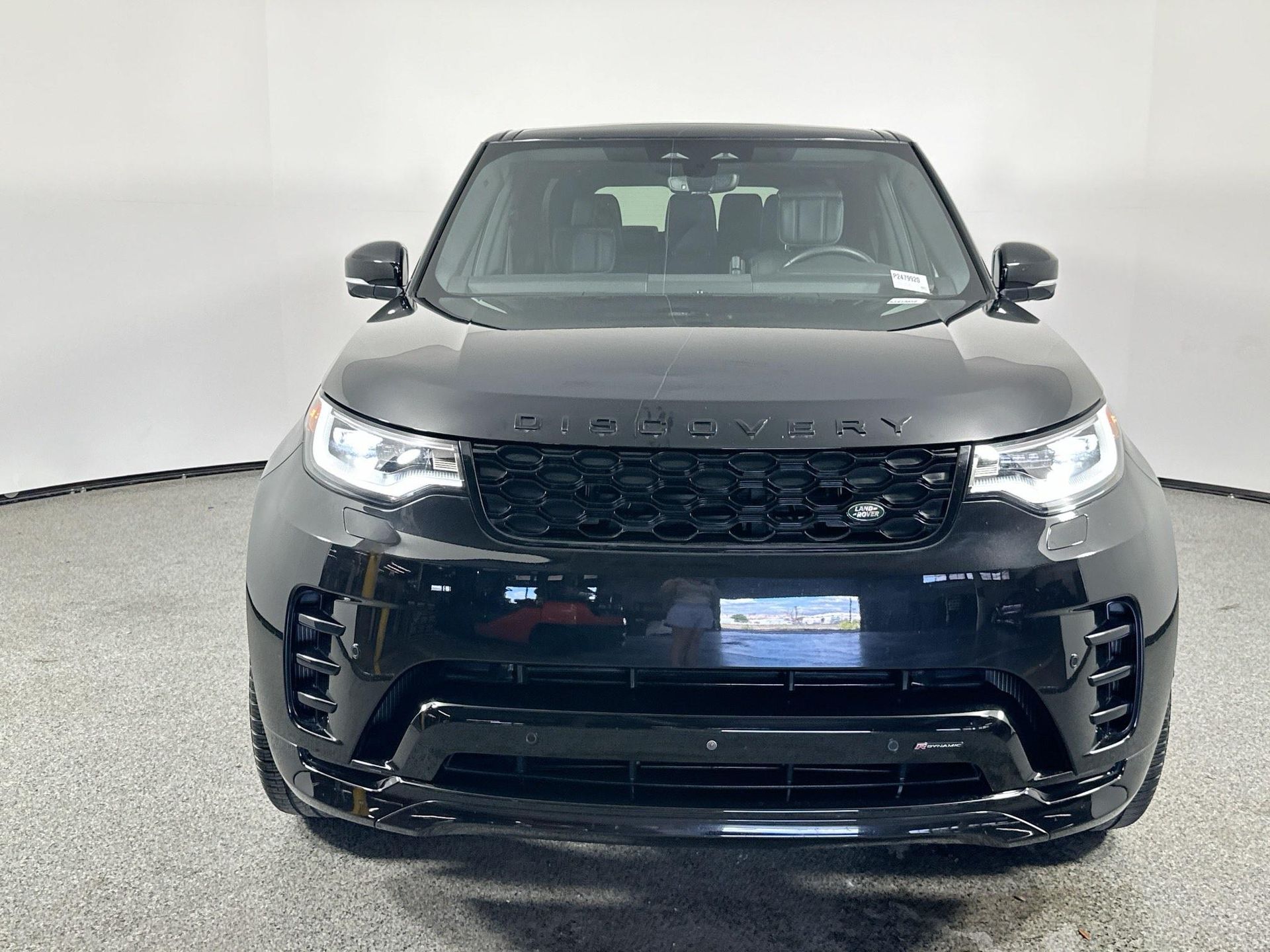 2023 Land Rover Discovery HSE R-Dynamic photo 2