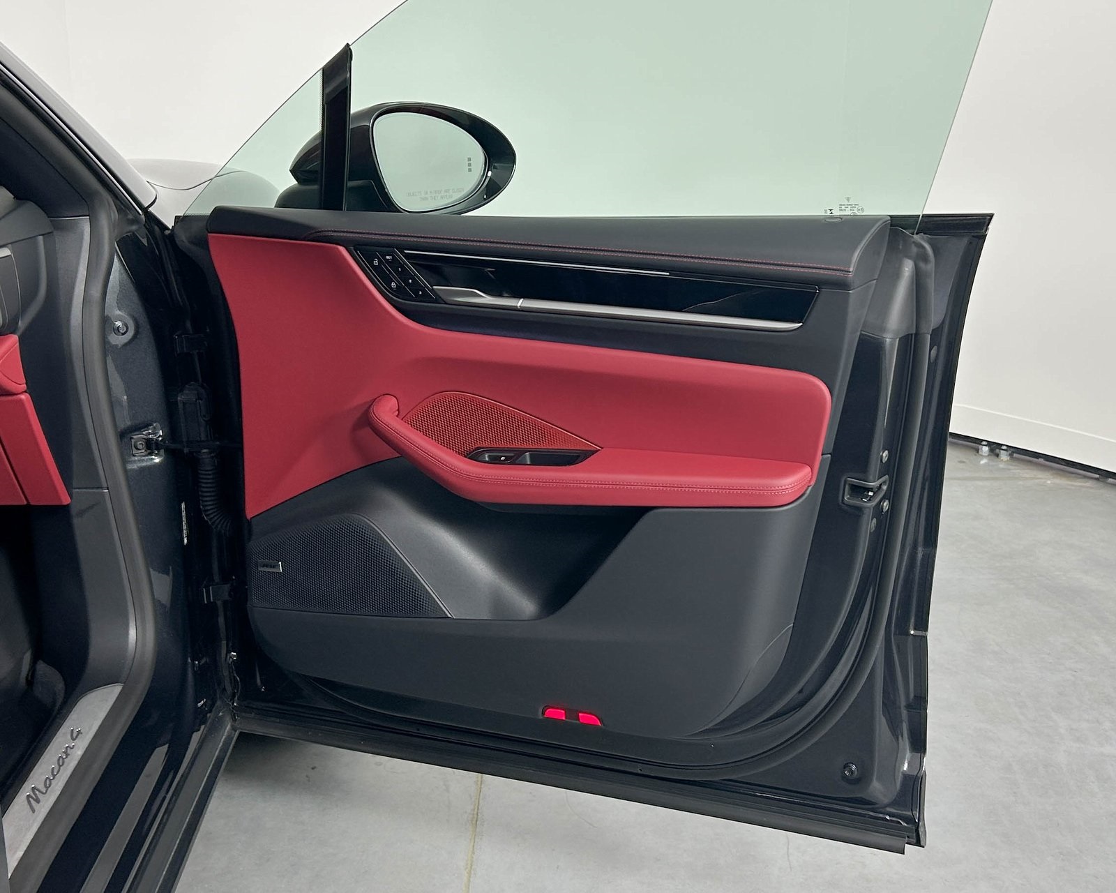 2024 Porsche Macan Electric 4 photo 23