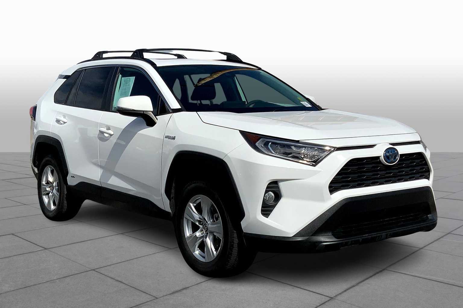 2021 Toyota RAV4 Hybrid XLE photo 2
