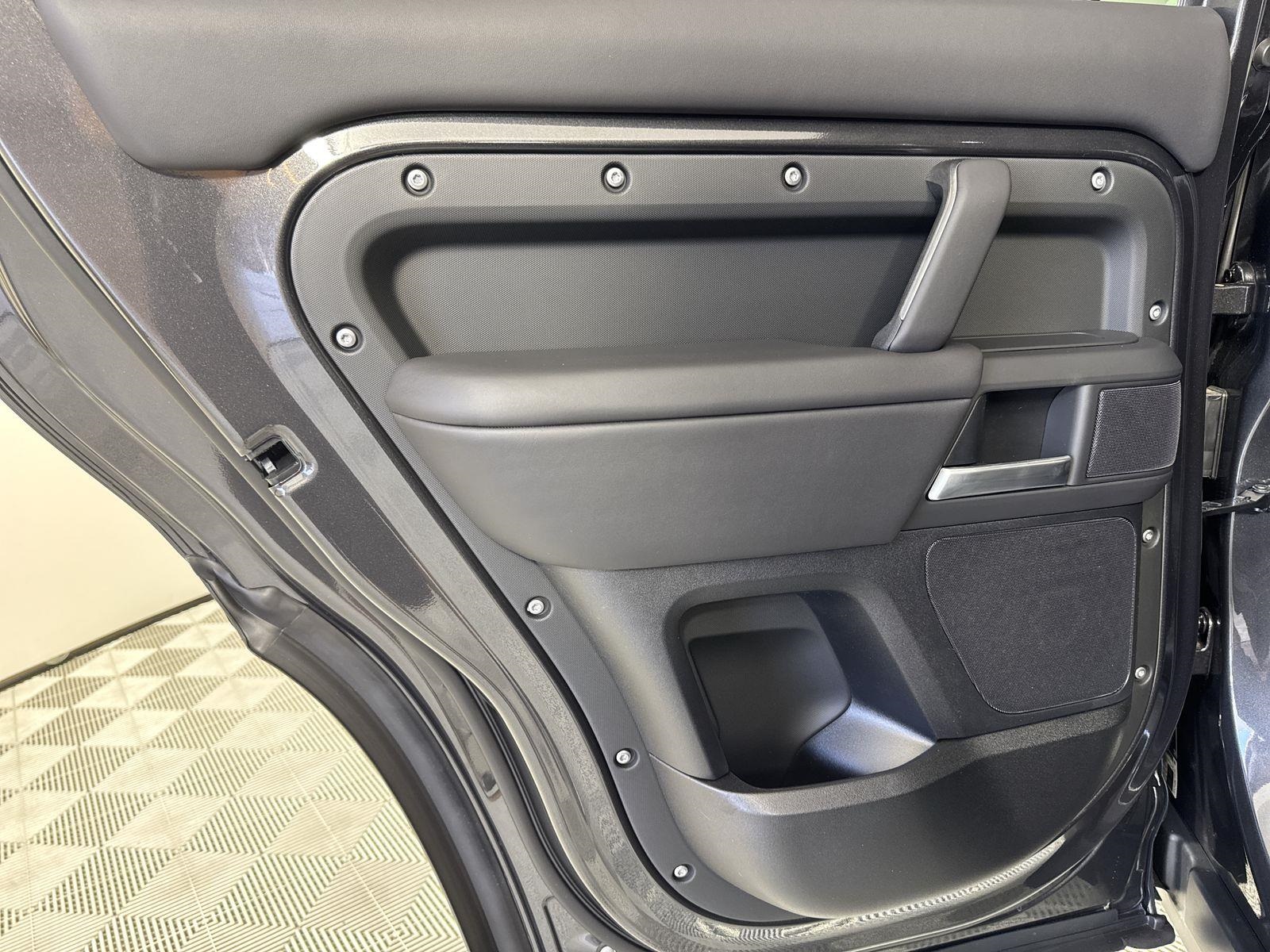 2025 Land Rover Defender 130 S photo 25