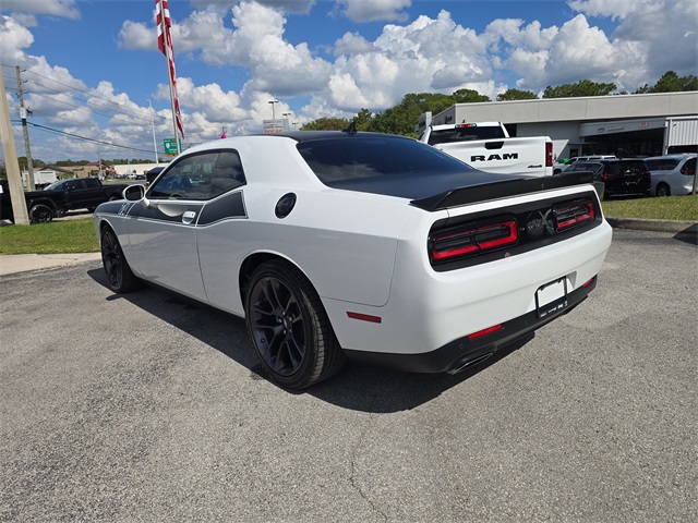 2023 Dodge Challenger R/T photo 4