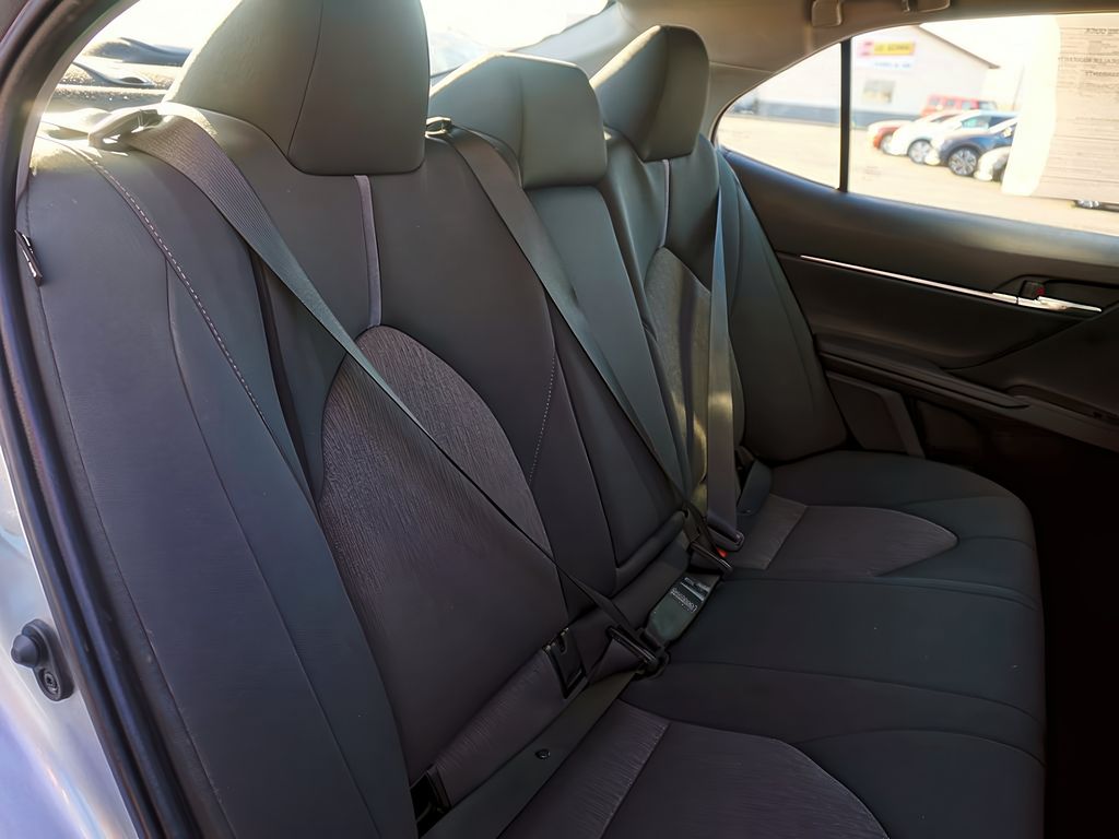 2022 Toyota Camry LE photo 22