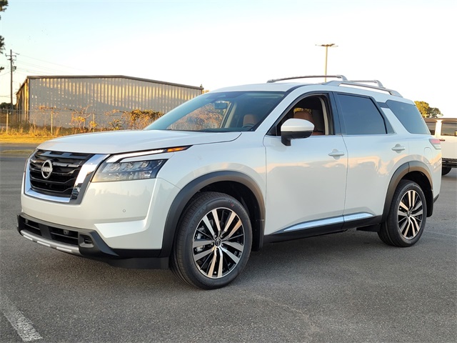 2025 Nissan Pathfinder Platinum photo 4