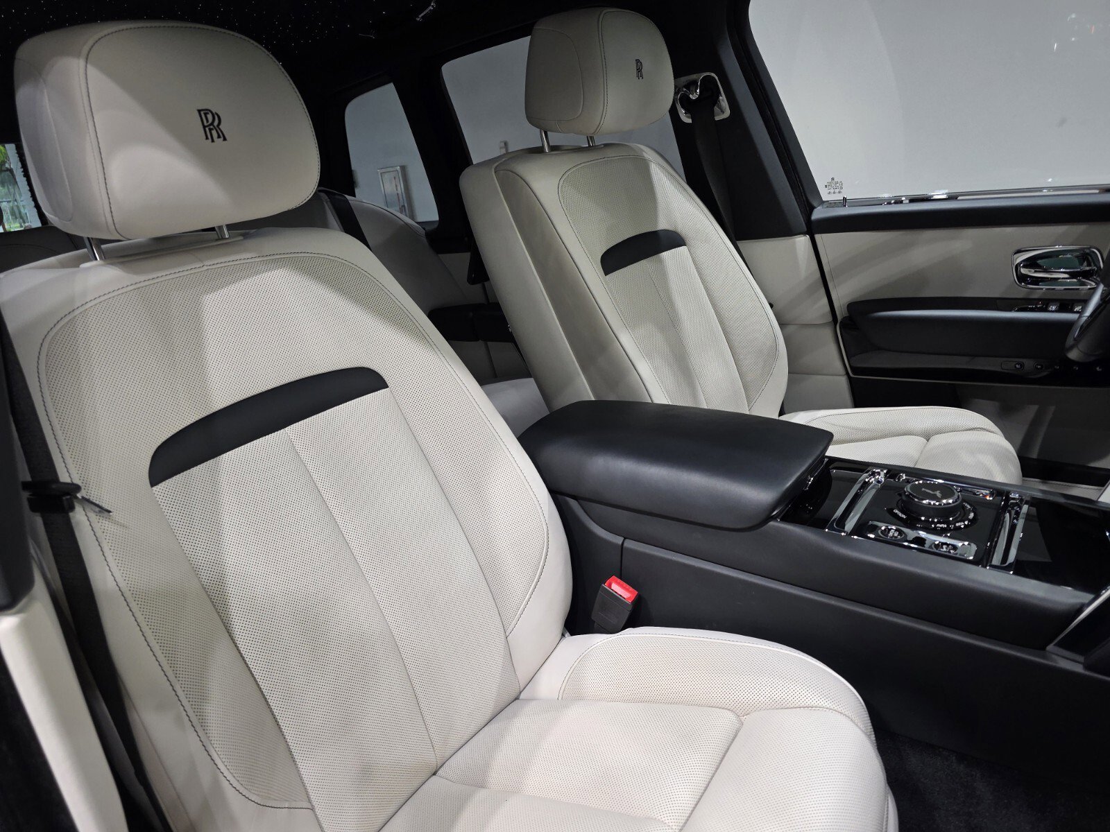 2021 Rolls Royce Cullinan RR31 photo 23
