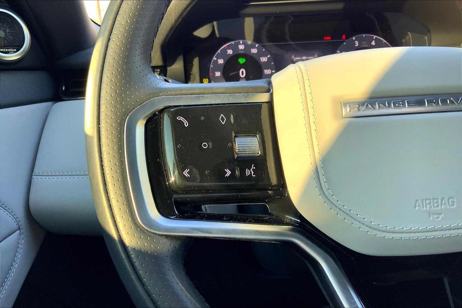 2023 Land Rover Range Rover Evoque R-Dynamic SE photo 20