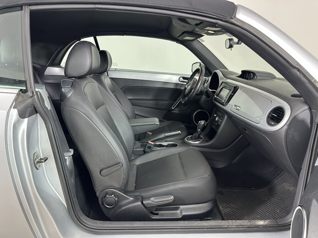 2014 Volkswagen Beetle TDI photo 14