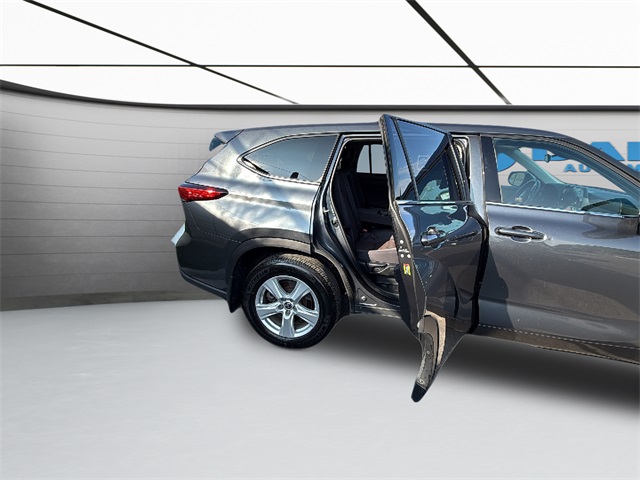 2020 Toyota Highlander LE photo 38